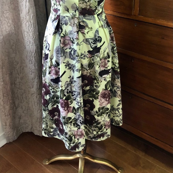 Gorgeous tea length floral dress - Picture 5 of 7